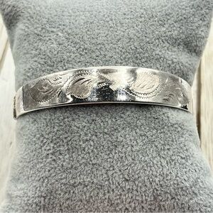 Danilo Mingardi 1980sEngraved floral sterling Silver hinged bangle Bracelet